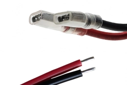Schwarzes und rotes Kabel mit Faston-Buchse 4,8mm - weicher Kern